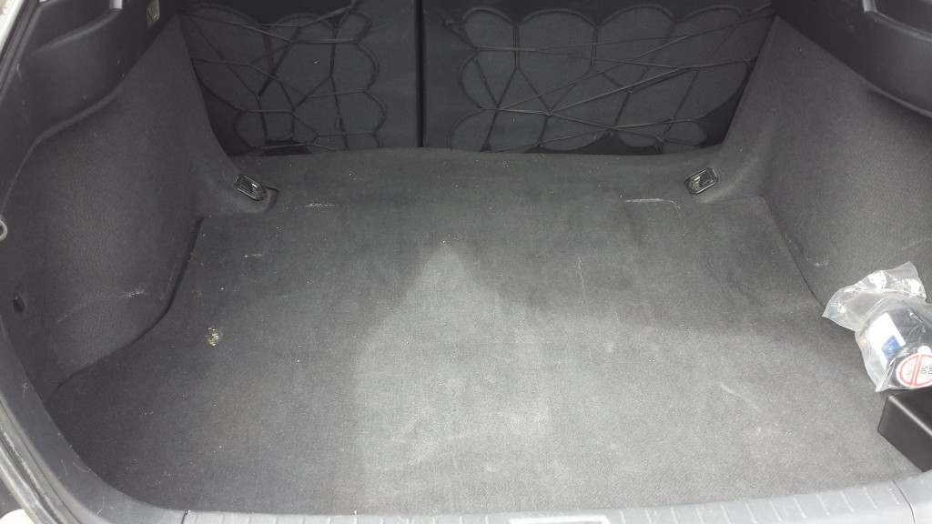 TOYOTA AVENSIS BOOT SPACE