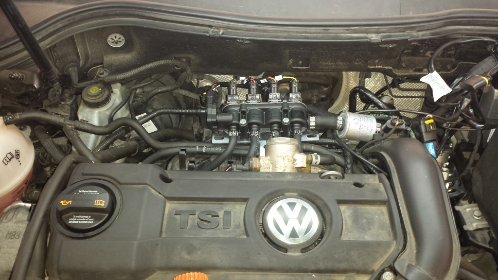 VW Passat 1.4 TSI engine bay Landi Renzo injectors and ECU